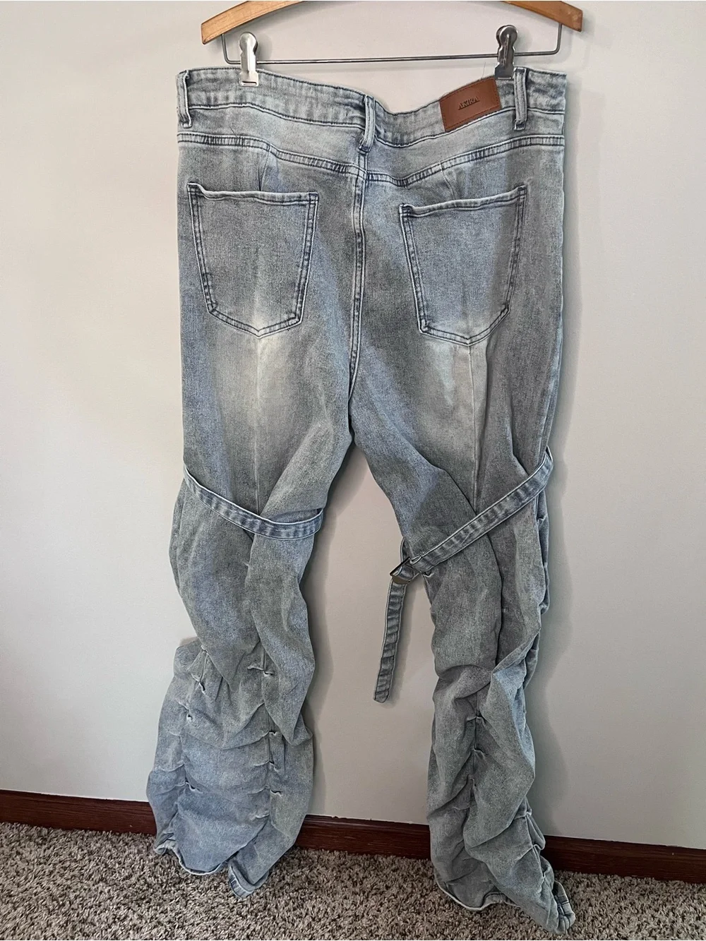 Akira Light Wash Stacked Ruched Buckle Strap Jeans Plus Size 19/34 - Picture 2 of 10